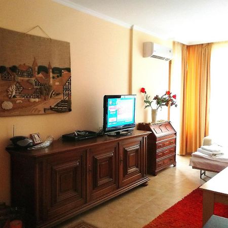 Single Apartment In Searegal Compex Slăntjev Brjag Exteriör bild